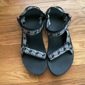 Mens Teva Sandals  size 10 Black & Gray